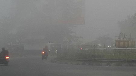 Kabut di Pekanbaru Makin Pekat, Jarak Pandang 50 Meter