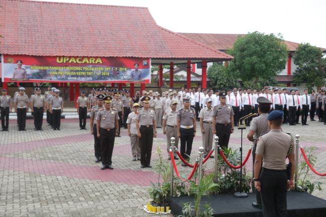Sambut Hari Bhayangkara ke 72, PJU Hingga Bintara Polda Kepri Naik Pangkat