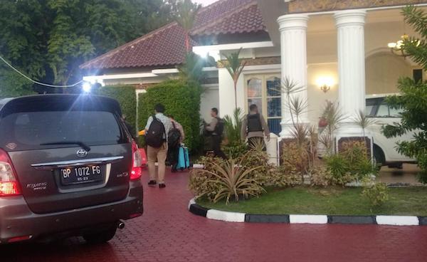 Geledah 4 Lokasi di Tanjungpinang, KPK Temukan 13 Tas dan Kardus Berisi Uang Asing dan Rupiah