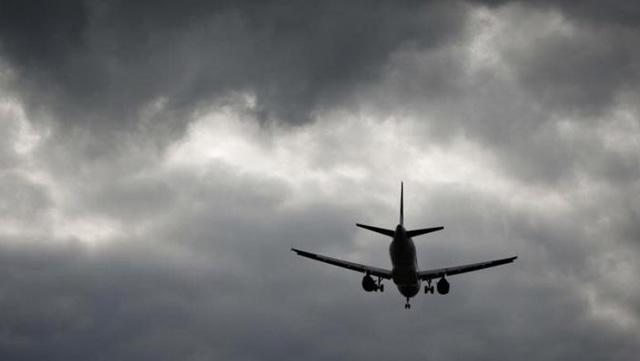 Hujan Badai di Sumbar, Empat Pesawat Tak Bisa Mendarat