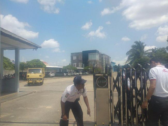 Polisi Buka Segel Gerbang Pabrik Teh Prendjak Karena Alasan Ini