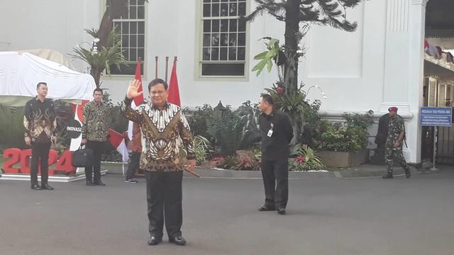 Prabowo Didampingi Didit saat Dilantik Jadi Menhan