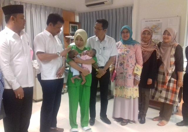Walikota Harap Warga Bantu Bayi Kembar Siam Rahma-Rahmi di RS Awal Bros