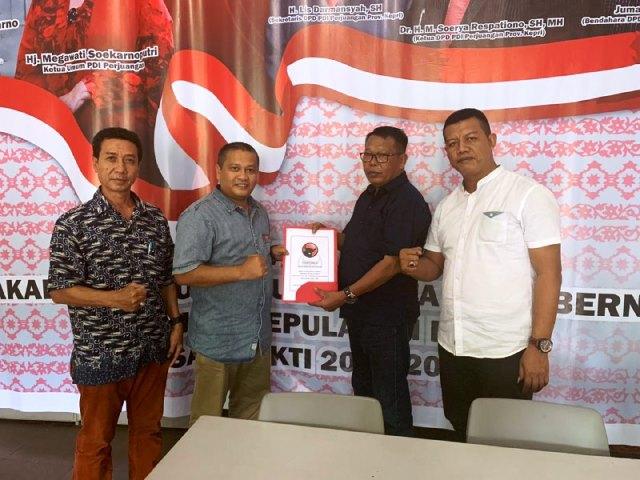 Yuhendri Kembalikan Formulir Cawako Batam Lewat DPD PDIP Kepri