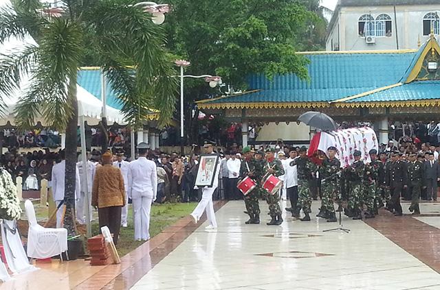 Foto-foto Wafat dan Pemakaman Gubernur Kepri HM Sani