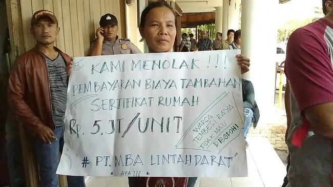 Urus Sertifikat Bayar Rp5 Juta, Warga Tembesi Raya Demo Developer