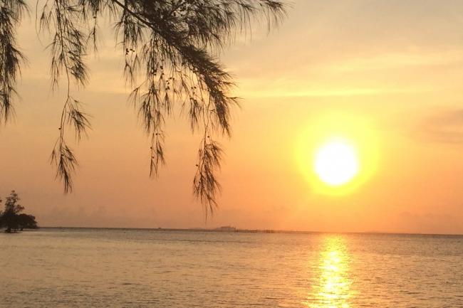 Pulau dengan Suguhan Sunset Sekaligus Sunrise di Batam