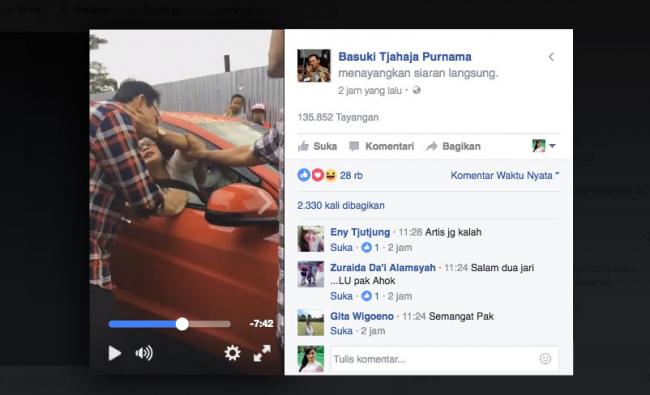 [VIDEO] Seorang Wanita Paksa Cium Ahok di Jalanan