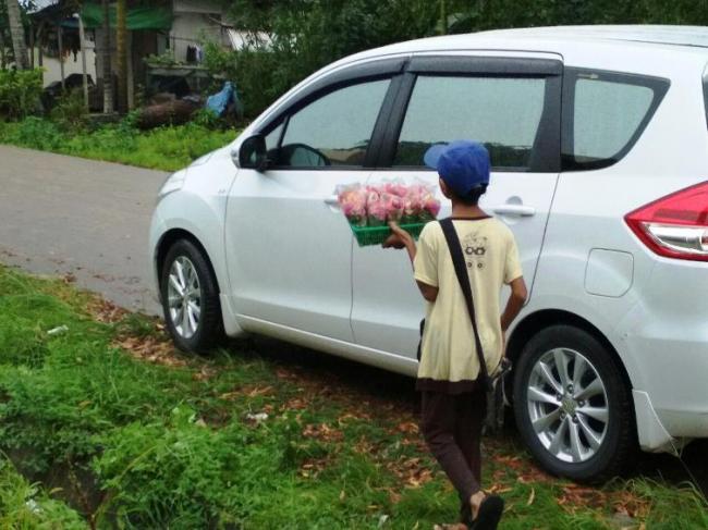 Lebaran Pertama, Penjual Kembang Kuburan Minim Pembeli