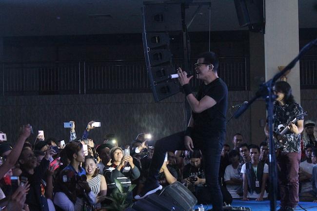 Band Gigi Bikin Ratusan Penonton Terpukau