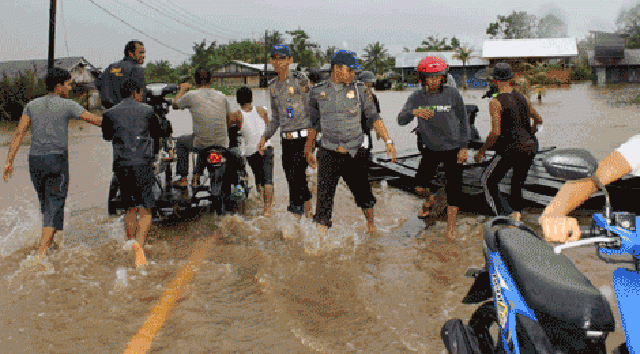 Banjir Besar Landa Aceh, Ribuan Pemudik Terjebak di Jalan