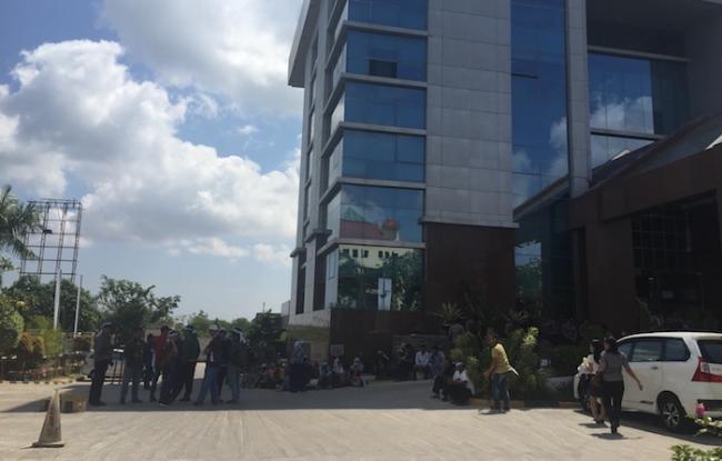 Sertifikat Rumah Tak Keluar, Warga Perumahan Airmas Mandar Paradise Demo di Bank BTN