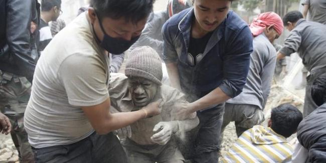 Korban Tewas Gempa Nepal Bertambah Menjadi 1.805 Orang 
