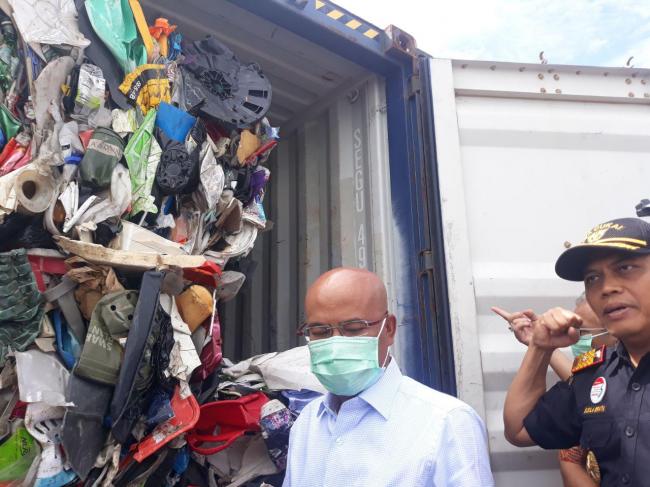 Sidak ke Batam, Anggota DPR Kaget Isi Kontainer Limbah Hilang Sebelum Direekspor