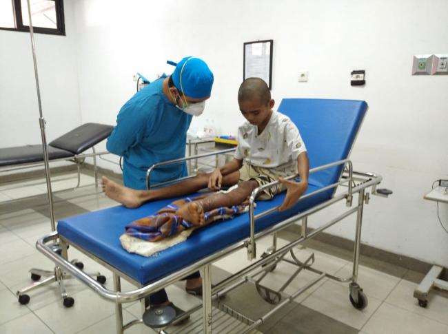 Kaki Remaja Asal Natuna Ini Membusuk Karena Tak Mampu Berobat