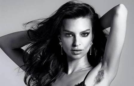 Tampil Sensual, Foto Emily Ratajkowski Pamerkan Bulu Ketiak