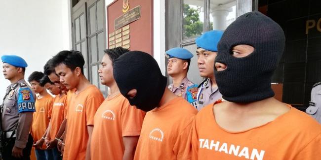 Delapan Tersangka Pukul Jakmania Pakai Balok dan Helm