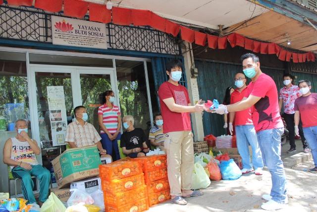 PKP Peduli Berbagi Imlek di Yayasan Budi Sosial
