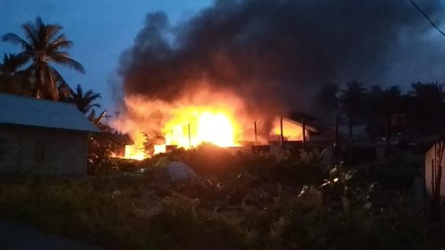 Video: Kobaran Api Membumbung Tinggi di PLN Ranai Natuna