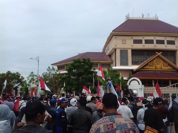 Ratusan Warga Batuaji Demo soal Ketua RW dan Warga Jadi Tersangka 