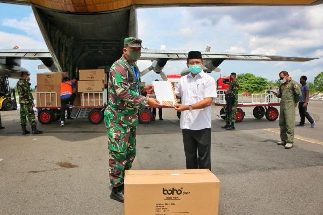Bantuan 5.000 APD dari Pusat untuk Kepri Tiba di Lanud RHF Tanjungpinang