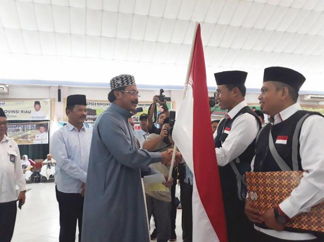 Gubernur Nurdin Titipkan Jemaah Haji Kepri Pada Bupati Bintan