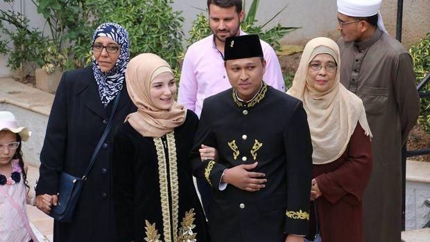 Momen Staf KBRI Damaskus Nikahi Gadis Suriah ini Jadi Perbincangan Hangat Netizen