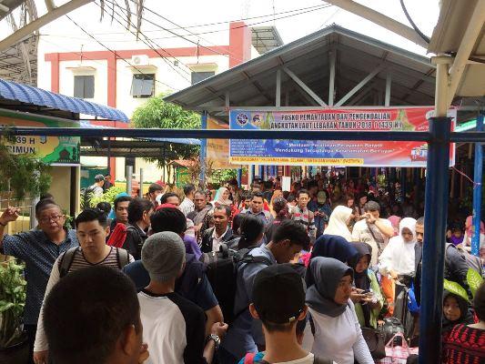 Pemudik di Pelabuhan Tanjungbalai Karimun Membludak