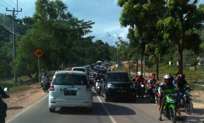 Libur Tahun Baru, Jalan Menuju Jembatan I Barelang Macet Parah