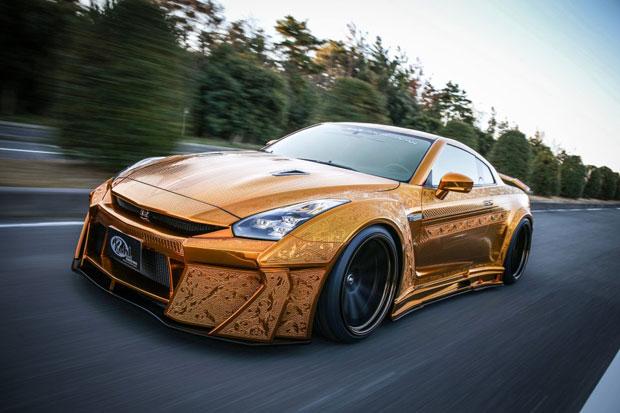 Supercar Berlapis Emas 24 Karat Ini Dibuat Khusus untuk Raja Minyak  