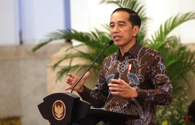 Jokowi Janjikan Kelonggaran Cicilan Kendaraan Ojek, Sopir Taksi Terdampak Corona