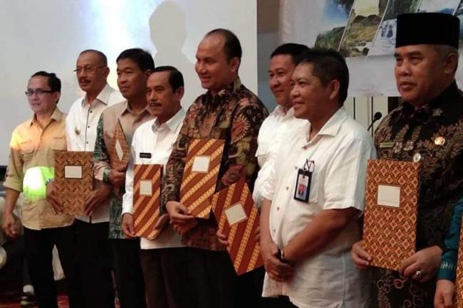 Bupati Hamid Bersama 6 Kepala Daerah Tandatangani MoU Pengembangan Geopark