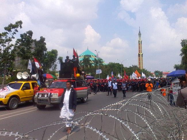Ribuan Buruh Akhirnya Jadi Demo di Engku Putri