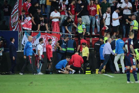 Delapan Suporter Sevilla Terluka Gara-gara Pagar Roboh