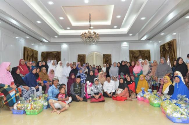 Akhir Ramadan, Gubernur Serahkan Bingkisan Lebaran