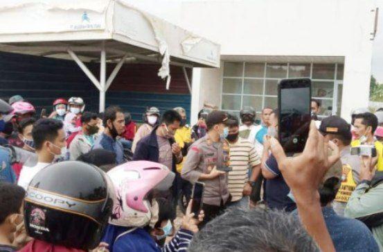 Warga Cipta Asri Tahap III Geruduk Proyek Perumahan Renggali, Ini Tuntutannya