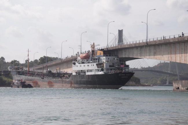 Detik-detik Jembatan di Barelang Ditabrak Tanker