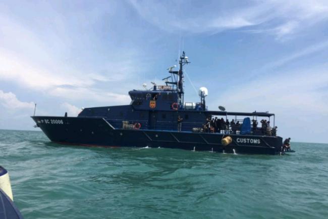 Kanwil BC Kepri Tangkap KM LCT Hansen Bermuatan Miras