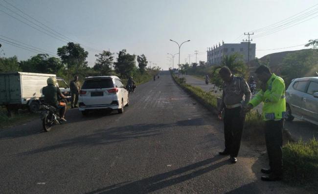 Seorang Ibu Ditabrak Mobil, Anaknya di Boncengan Tewas Seketika
