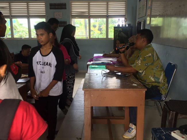 Orangtua Calon Siswa Antre PPDB Sejak Sahur di SMP 3 Sekupang