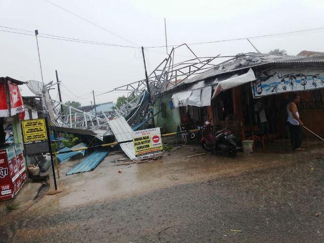 Tornado Raging Tears Down Roofs of Buildings