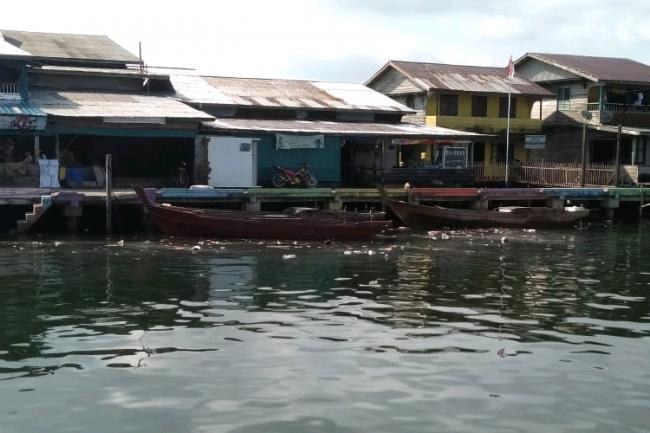 Kelurahan Pancur Minim Tong Sampah, Lurah Geram Kampung Pelangi Tercemar