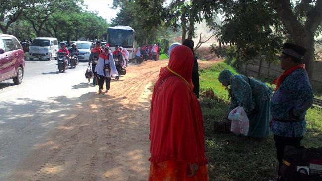 Duh, Bus Rombongan Calon Jemaah Haji Mogok di Edukit Baloi