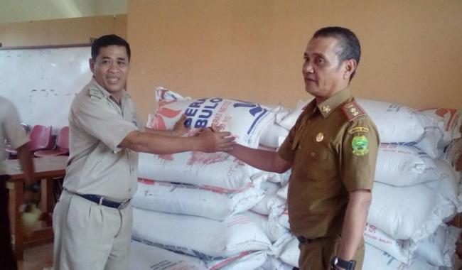 Dinas Sosial Mulai Salurkan Beras Rastra Gratis di Singkep