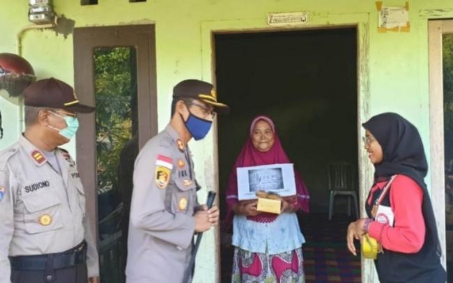 FKPS Bersama Polres Natuna Bagikan Takjil dan Sembako Untuk Warga Slemam