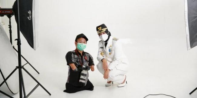 Cerita Fotografer Disabilitas, Bangga Jadi yang Pertama Motret Bupati Banyuwangi