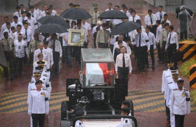 Hujan Antar Perdana Menteri Lee Kuan Yew ke Peraduan Terakhir