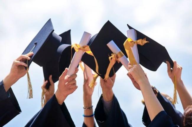 Besok Batam Tourist Polytechnic Wisuda 22 Sarjana