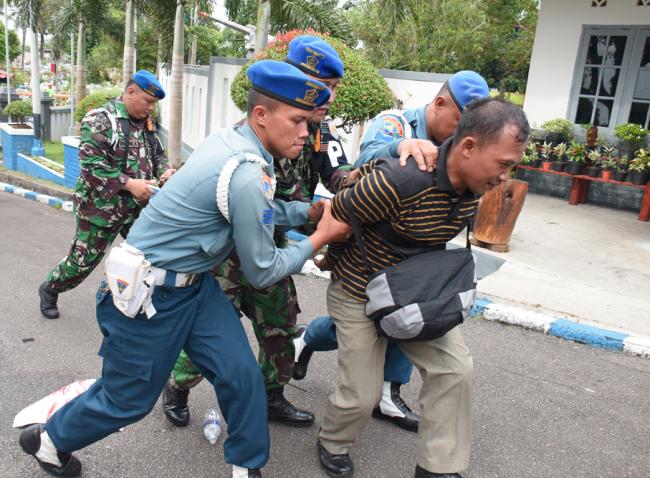 Demonstrasi di Tanjungpinang Rusuh, Lantamal IV Tangkapi Sejumlah Orang