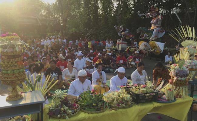 Ribuan Orang Saksikan Pawai Ogoh-ogoh, Turis Singapura: Mau ke Bali tapi Jauh 
